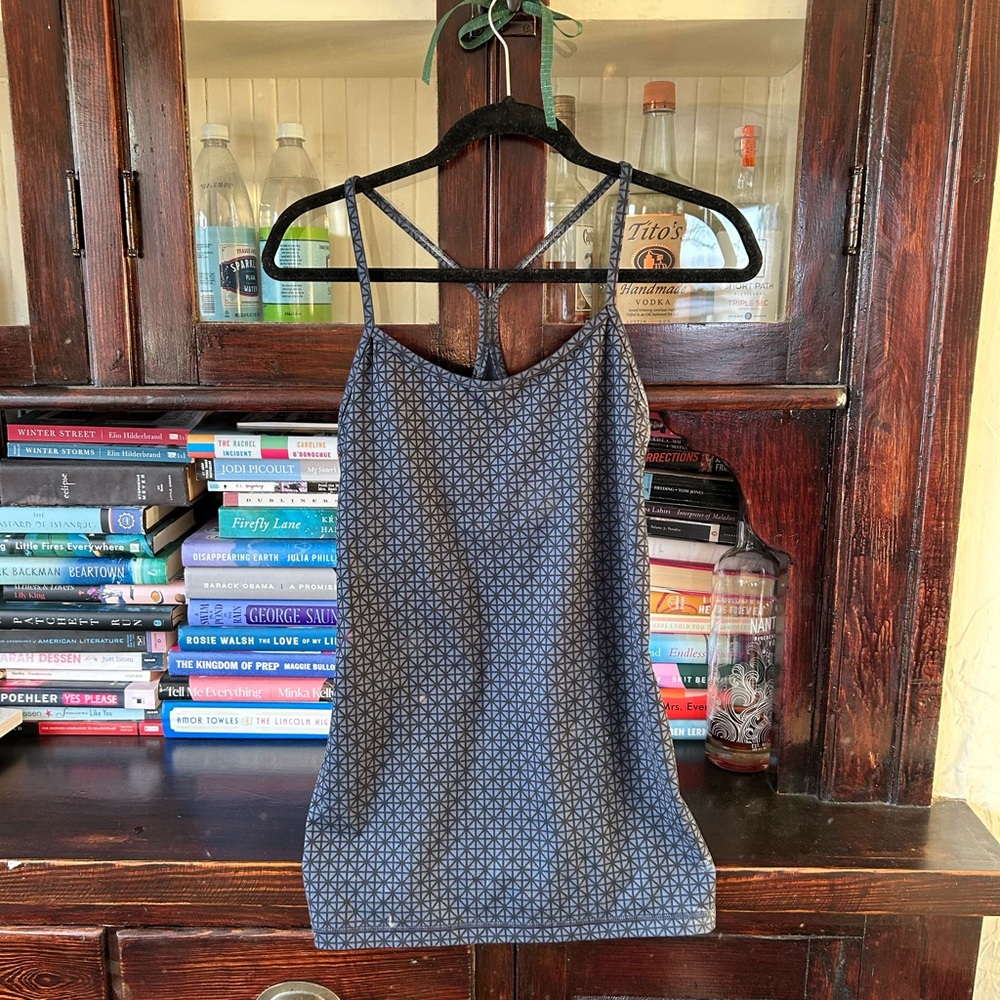 Lululemon tank 
Size 8